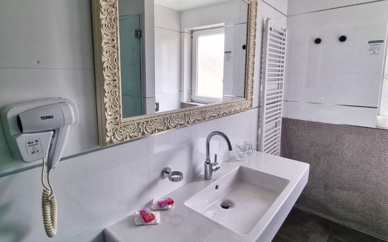 Hotel Gala 4*, Podstrana | Uživajte u svakom trenutku mira i tišine uz obalu, gdje prirodna ljepota susreće udobnost savršenog odmora!
