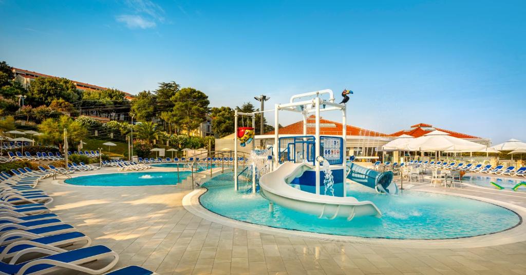 Otkrijte čarobni Resort Belvedere 4* u Vrsaru i prepustite se savršenom spoju mora, mira i uživanja u vašoj idiličnoj destinaciji za odmor!