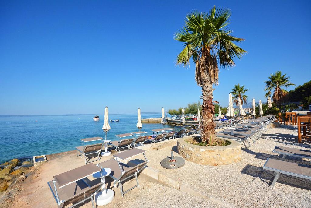 Hotel Gala 4*, Podstrana | Prepustite se potpunom miru i tišini uz obalu, gdje udobnost susreće prirodnu ljepotu!