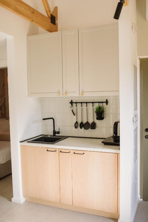 Family Resort Urania u Baškoj Vodi – savršeno mjesto za odmor u zelenoj oazi uz more, idealno za porodično uživanje, opuštanje i nezaboravne trenutke uz miris borova i šum valova!