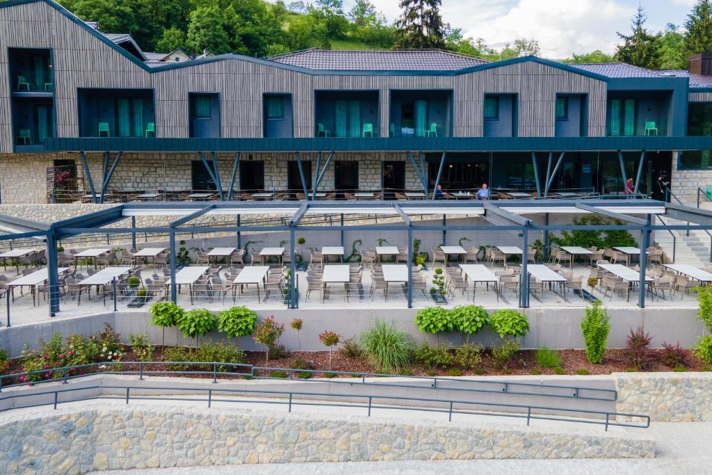 Doživite sklad prirode i odmora – Boravite u Hotelu Plivsko Jezero 3* i uživajte u bajkovitoj ljepoti Jajca i smaragdnog  jezera!