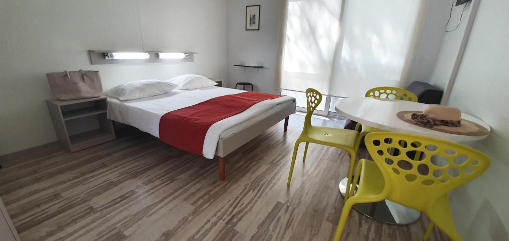 Holiday Village Sagitta 3* – Prvomajski porodični odmor uz All Inclusive uslugu, kristalno čisto more, borovu šumu i nezaboravne trenutke opuštanja uz samu plažu!