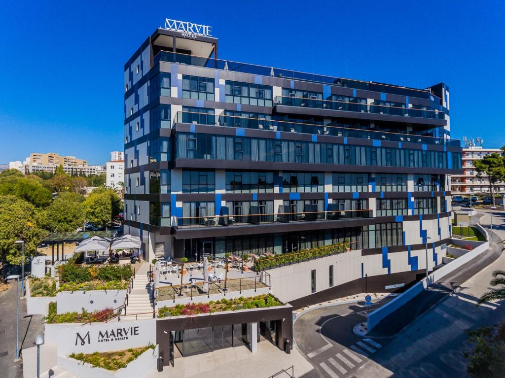 Uživajte u luksuzu i potpunom opuštanju u Marvie Hotel & Health 4* – gdje se mediteranski šarm, elegancija i bogata historija Splita spajaju u savršen odmor!