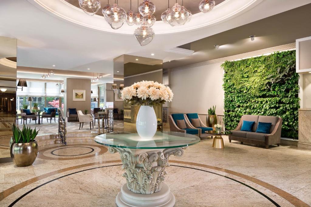 Doživite vrhunski luksuz u Hotelu The Westin 5*, Zagreb – mjesto gdje se elegancija, vrhunska usluga i besprijekorna udobnost spajaju u jedinstveno iskustvo!