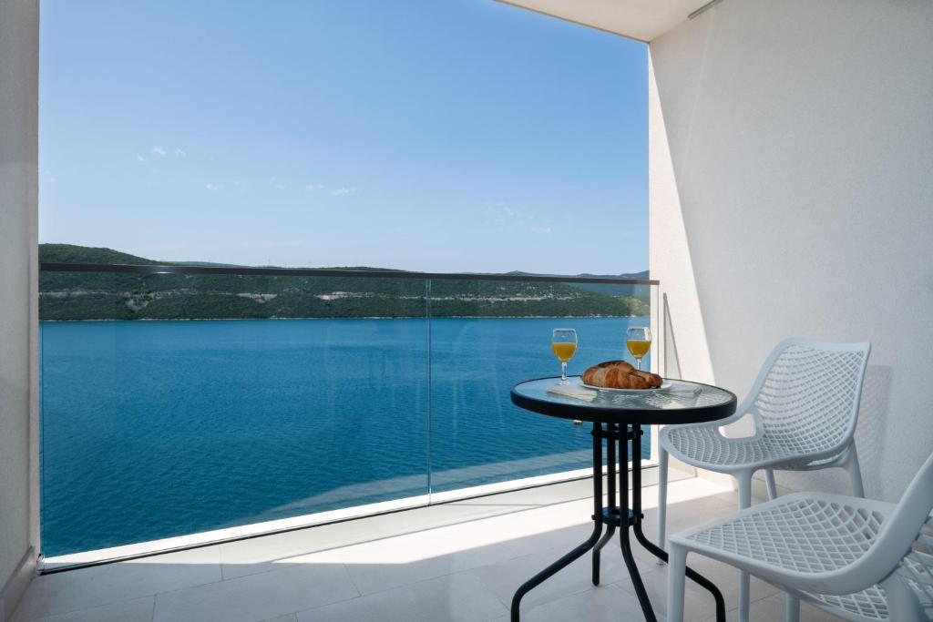 Neum – provedite opuštajuće dane uz more, okruženi mediteranskim duhom, ugodnom atmosferom i elegancijom Hotela Vapore 4*!