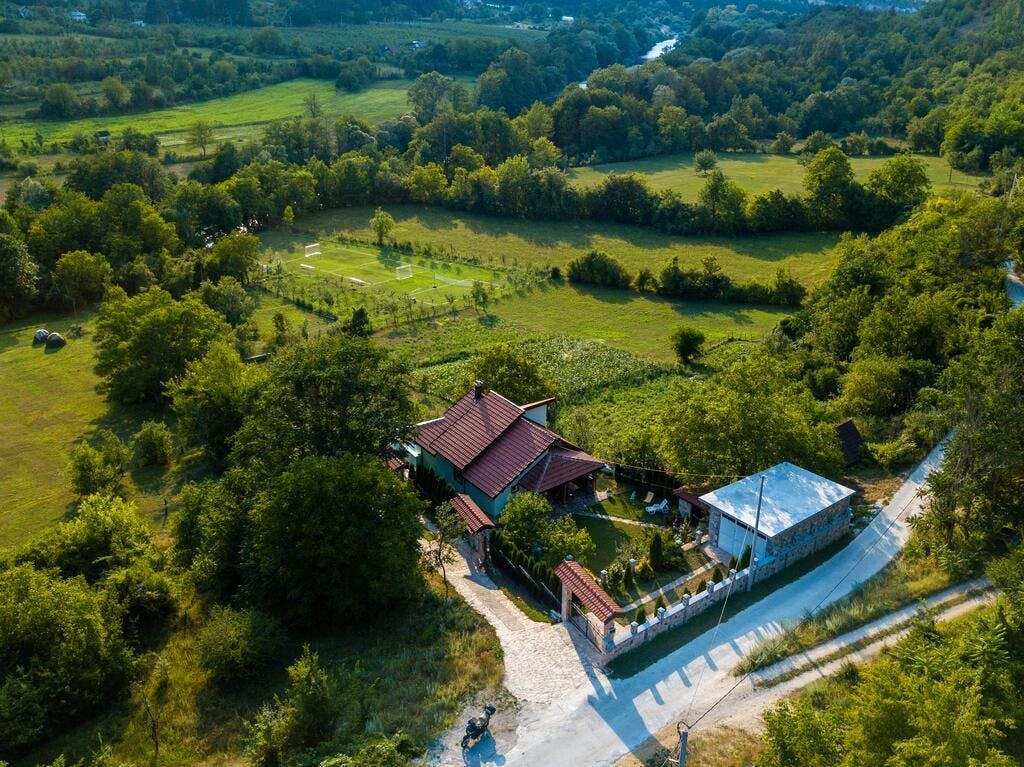 Grand River – noćenje, rafting na rijeci Neretvi i jedinstven spoj avanture, odmora i prirode Hercegovine u nezaboravnom ambijentu!