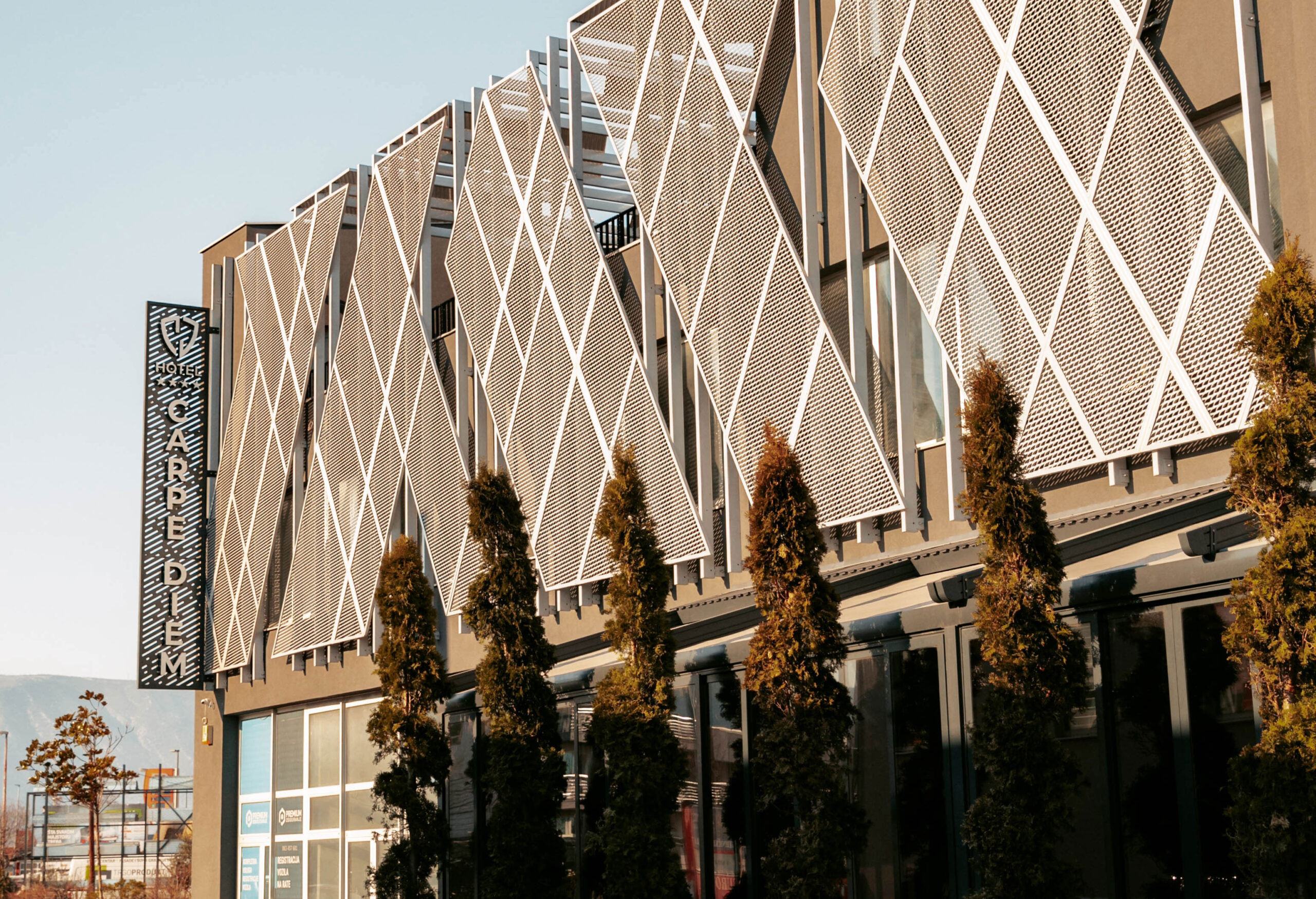 Uživajte u jedinstvenom spoju šarma Mostara i luksuza Hotela Carpe Diem 4*, uz potpunu udobnost i eleganciju!