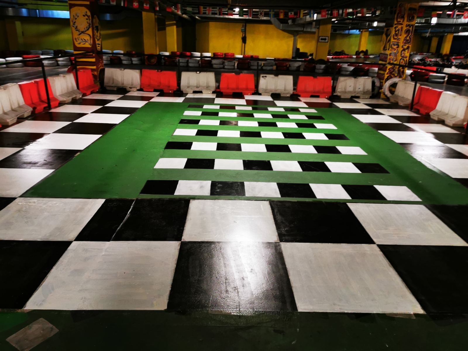 Učinite svoje slobodno vrijeme nezaboravnim i prepustite se adrenalinskoj zabavi u Karting Areni SpeedXtreme!