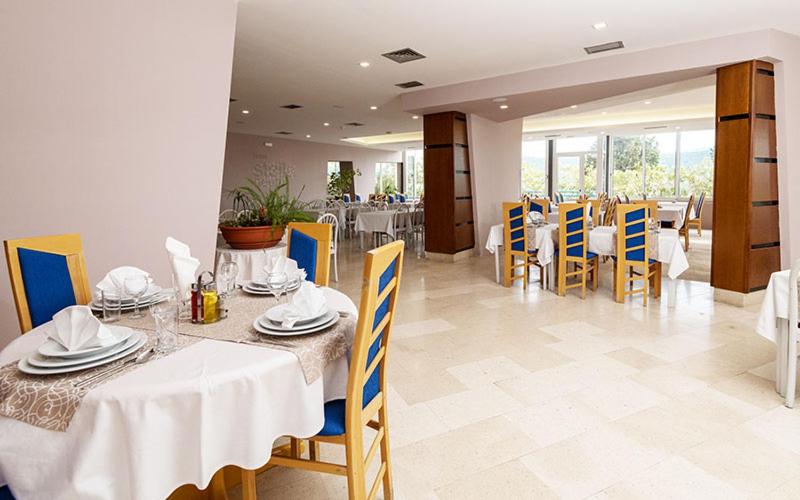 Nezaboravan junski odmor provedite uživajući u prekrasnom panoramskom pogledu na čarobno more Jadrana iz udobnosti soba Hotela Stella 3*, Neum!