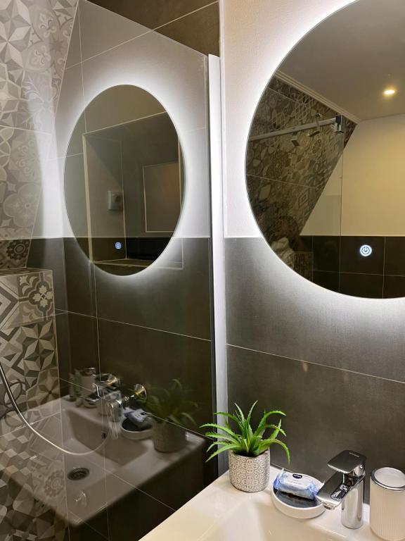Doživite luksuzni odmor na Jahorini uz privatni jacuzzi, predivan panoramski pogled i potpunu harmoniju s netaknutom planinskom prirodom u Klek 77 Luxury Chalets!