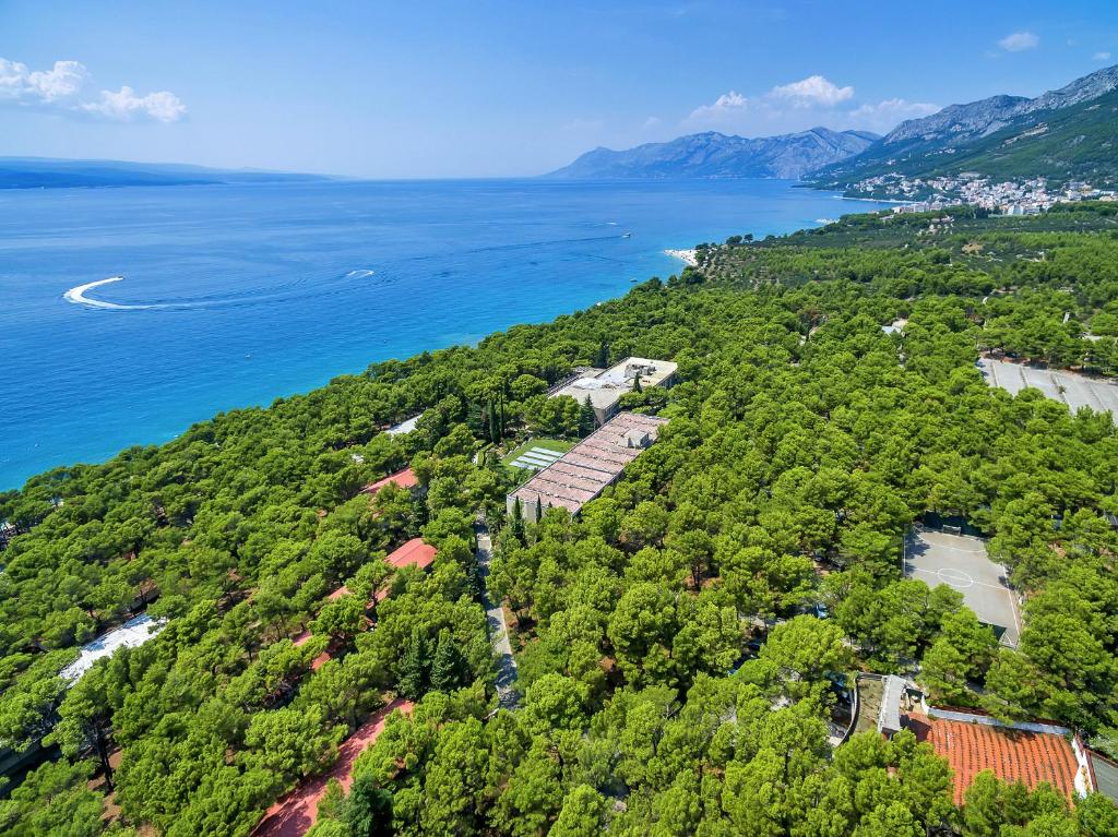 LAST MINUTE ponuda za savršen jesenski predah – uživajte uz more, prirodu i mir Baškog Polja u Alemaris Resortu 3*!