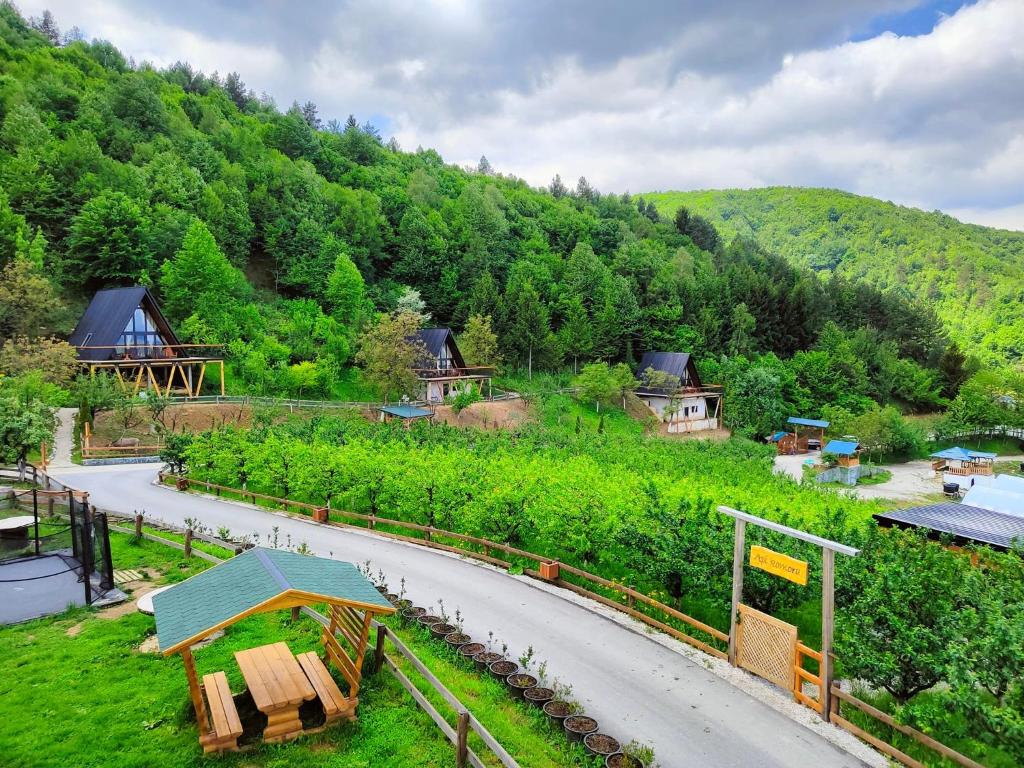 Skrivena među brežuljcima, daleko od gradske vreve – Malak Farma te poziva na odmor u zagrljaju netaknute prirode!
