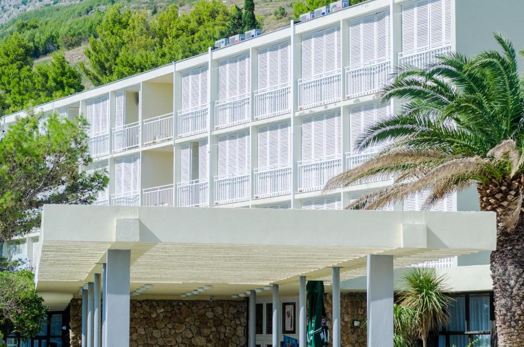 Sagitta All Inclusive Holiday Resort 3* | Prepustite se čarima Jadrana uz kristalno čisto more, mediteranski ambijent i bezbrižne trenutke ispunjene odmorom i uživanjem!