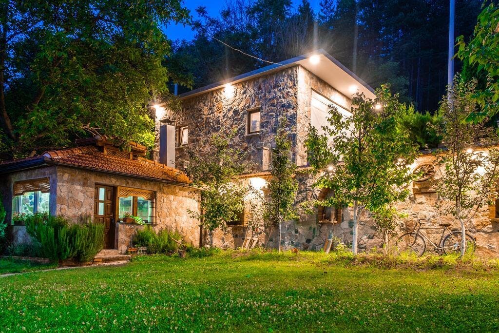 Grand River – noćenje, rafting na rijeci Neretvi i jedinstven spoj avanture, odmora i prirode Hercegovine u nezaboravnom ambijentu!