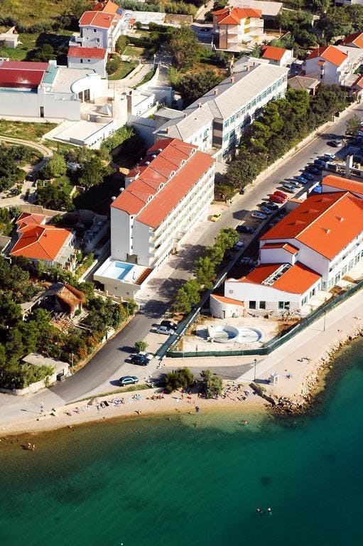 Doživite veličanstveni odmor na otoku Pagu uz kristalno čisto more, vrhunsku uslugu i trenutke za pamćenje – Hotel Pagus 4* ili Hotel Meridijan 4*!