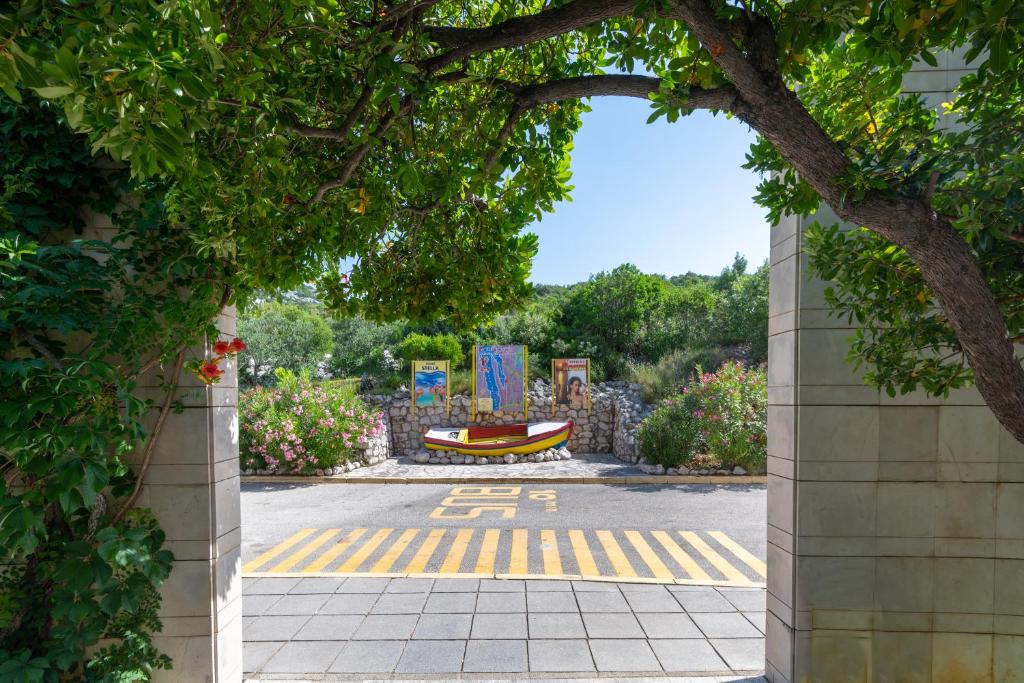 Hotel Stella 3*, Neum – uživajte u opuštajućem odmoru uz predivan pogled na more i mediteranski ambijent koji budi sva čula!
