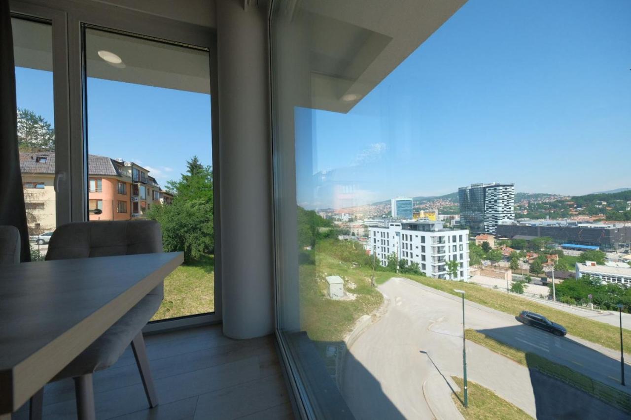 Prepustite se čarima Sarajeva uz savršen boravak u Aparthotelu Centar 4* – idealnom mjestu gdje vas očekuju udobnost, kvalitetna usluga i predivan pogled na grad!
