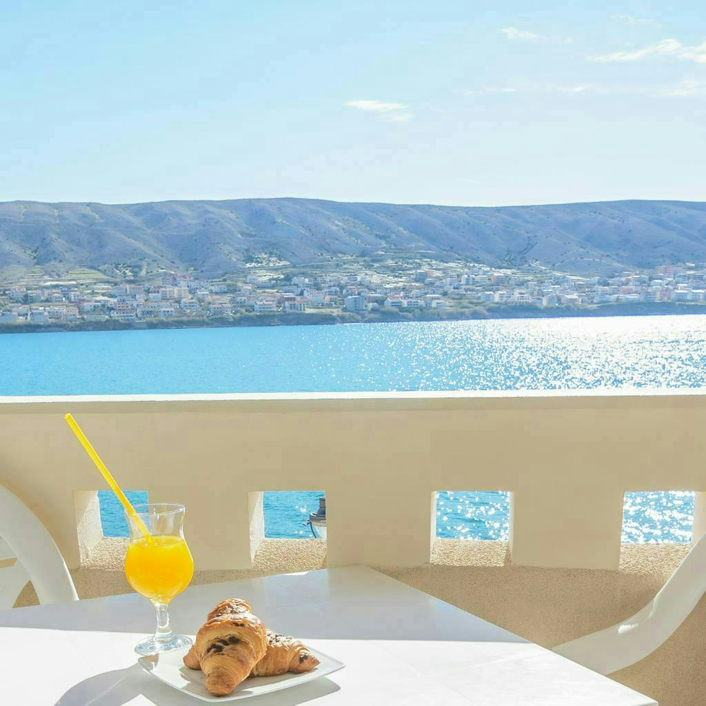 Doživite veličanstveni odmor na otoku Pagu uz kristalno čisto more, vrhunsku uslugu i trenutke za pamćenje – Hotel Pagus 4* ili Hotel Meridijan 4*!