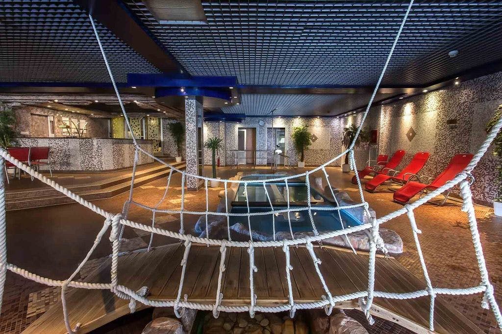 Otkrijte čaroliju Baške Vode kroz vrhunski Wellness & Spa odmor, potpunu relaksaciju, vrhunsku udobnost i trenutke ispunjene mirom u Hotelu Horizont 4*!