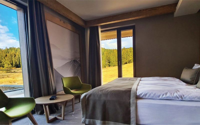 Uživajte u savršenom spoju planinskog mira, vrhunskog komfora i potpunog opuštanja u Hotelu Monti Spa & Wellness 4* na veličanstvenom Igmanu!