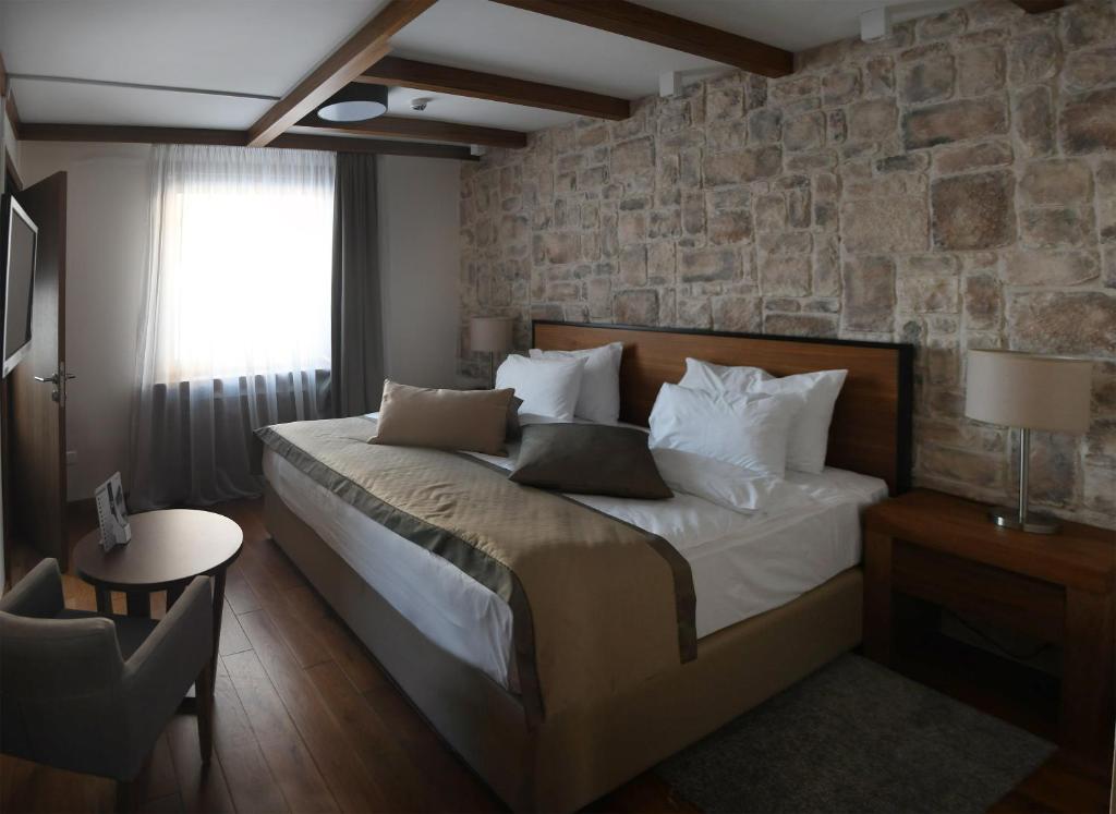 Otkrijte čari ljeta na planini kroz spoj prirodnog mira i vrhunskog Wellness & Spa opuštanja u Aparthotelu Vučko 4*, Jahorina!