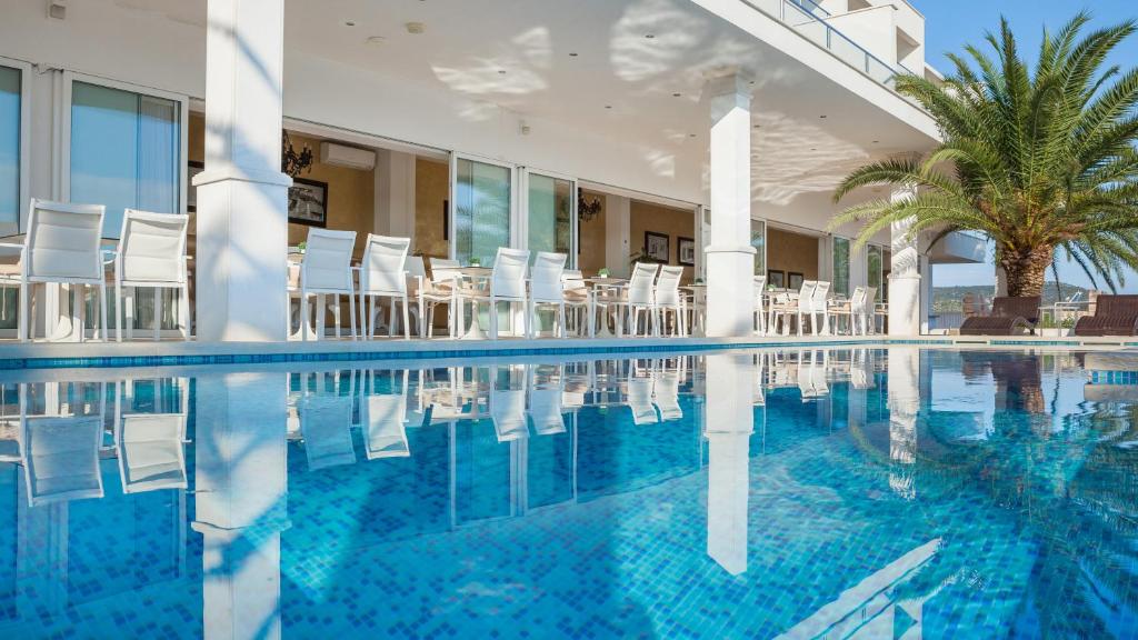 Uživajte u savršenom spoju mora, vrhunske usluge i autentičnog dalmatinskog šarma – Perla Resort 4*, Rogoznica!