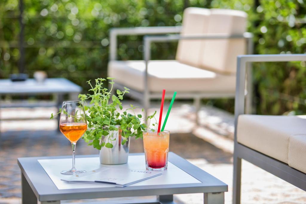 Uživajte u luksuzu i potpunom opuštanju u Marvie Hotel & Health 4* – gdje se mediteranski šarm, elegancija i bogata historija Splita spajaju u savršen odmor!