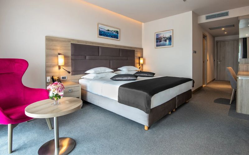 Hotel Plaža Duće 4* – Uživajte u spoju udobnosti i mediteranskog šarma, okruženi prirodnim ljepotama!