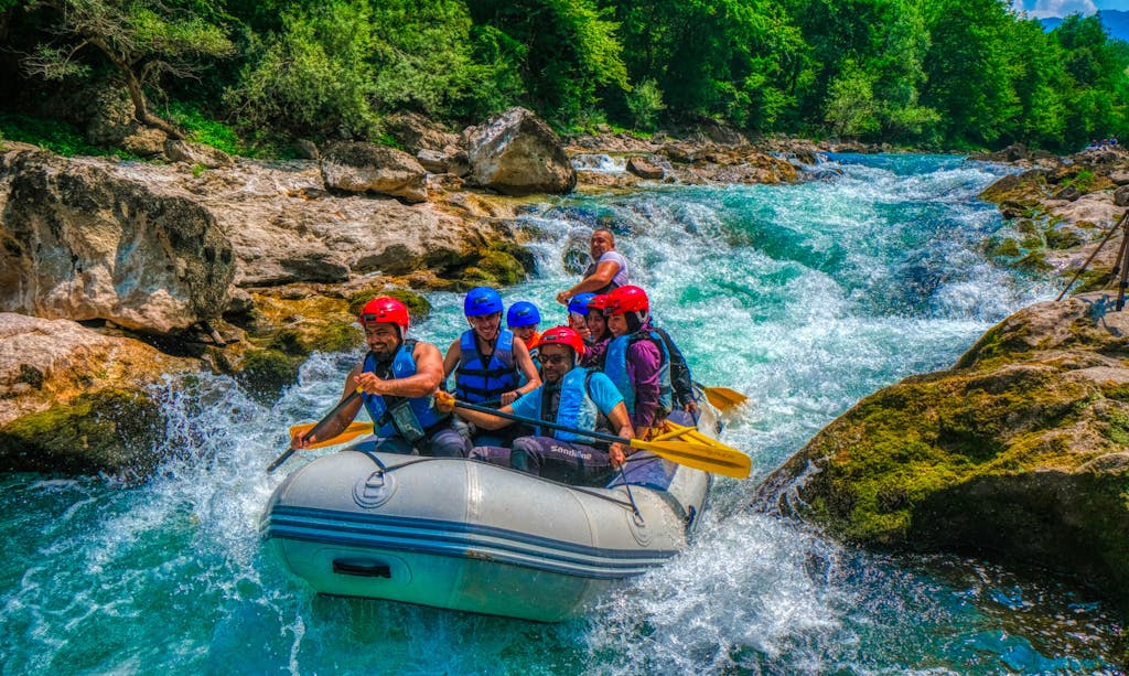 Grand River – noćenje, rafting na rijeci Neretvi i jedinstven spoj avanture, odmora i prirode Hercegovine u nezaboravnom ambijentu!