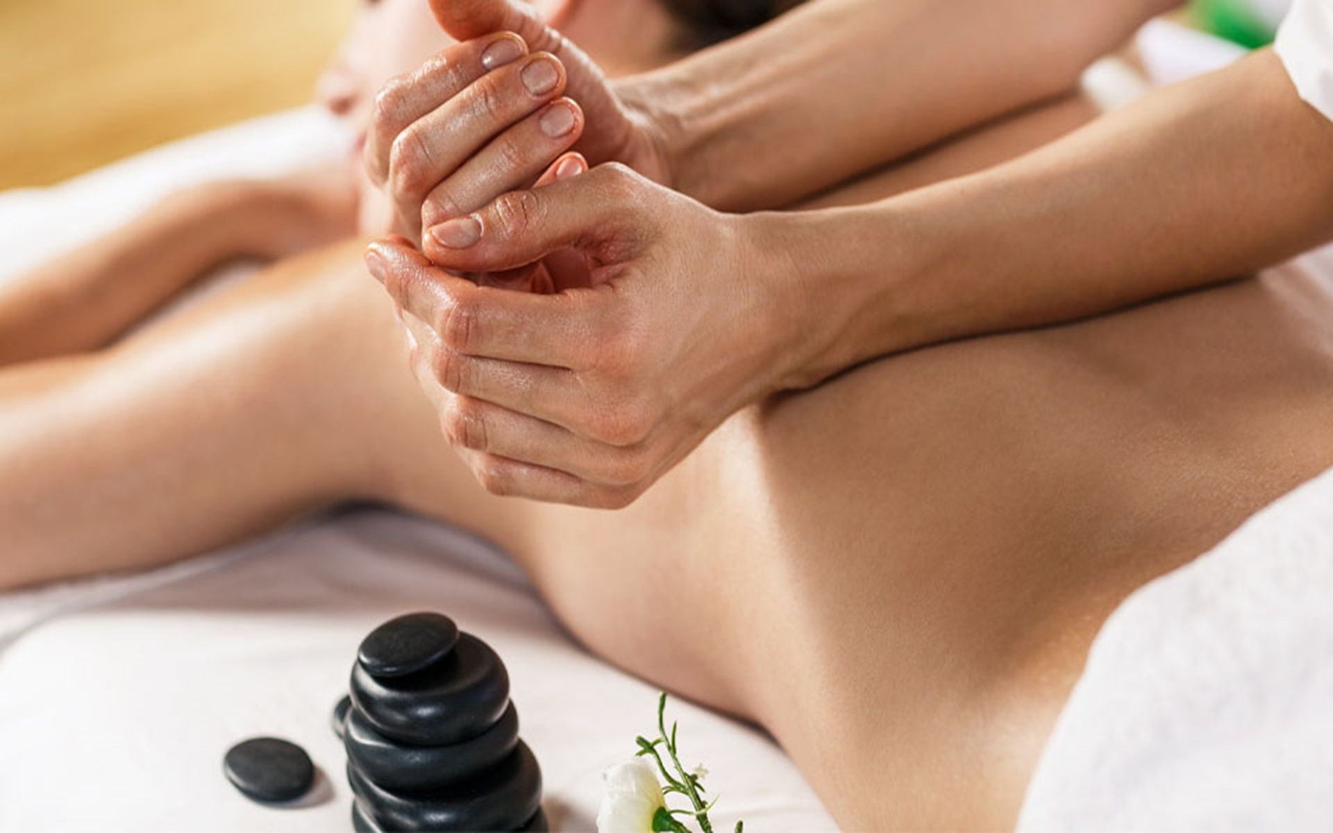 Egzotični ritual opuštanja u Beauty Studiju Ege – Lomi Lomi Nui masaža u trajanju od 60 minuta za potpunu relaksaciju!