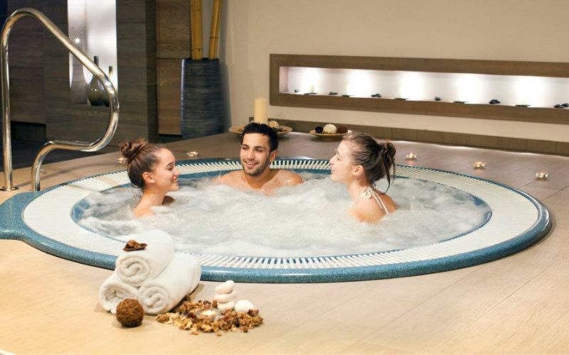Otkrijte čari ljeta na planini kroz spoj prirodnog mira i vrhunskog Wellness & Spa opuštanja u Aparthotelu Vučko 4*, Jahorina!