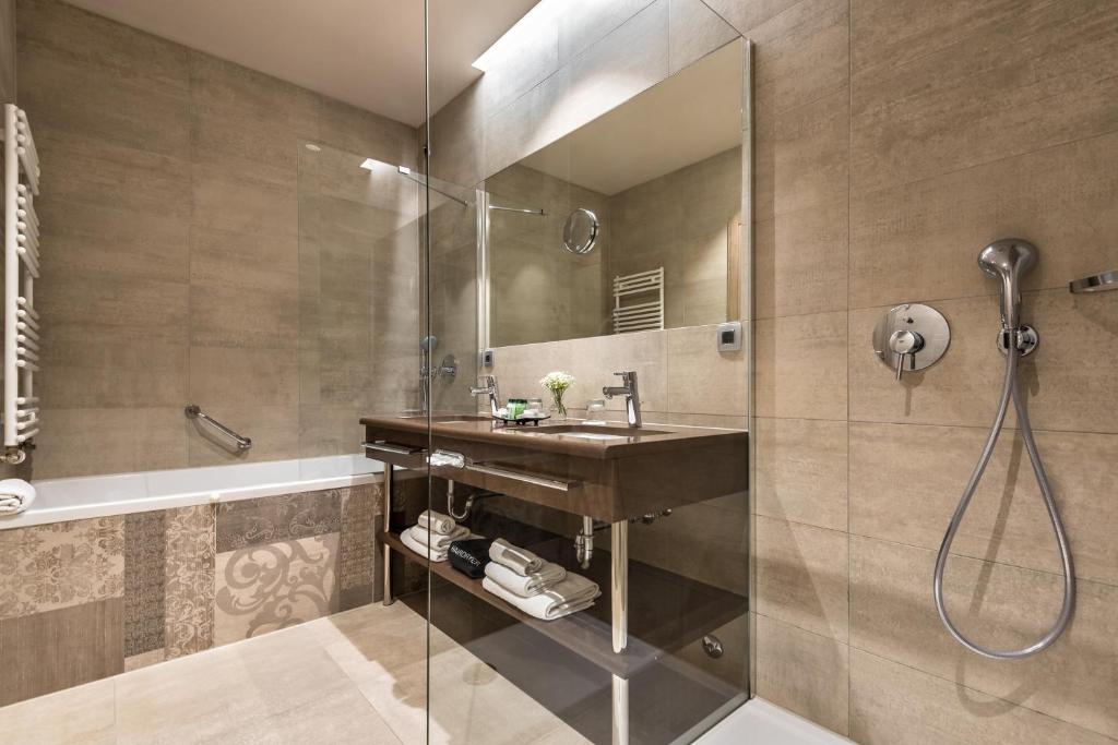 Hotel Plaža Duće 4* – Uživajte u opuštajućem odmoru uz more, gdje se udobnost, elegancija i mediteranski ugođaj savršeno nadopunjuju!