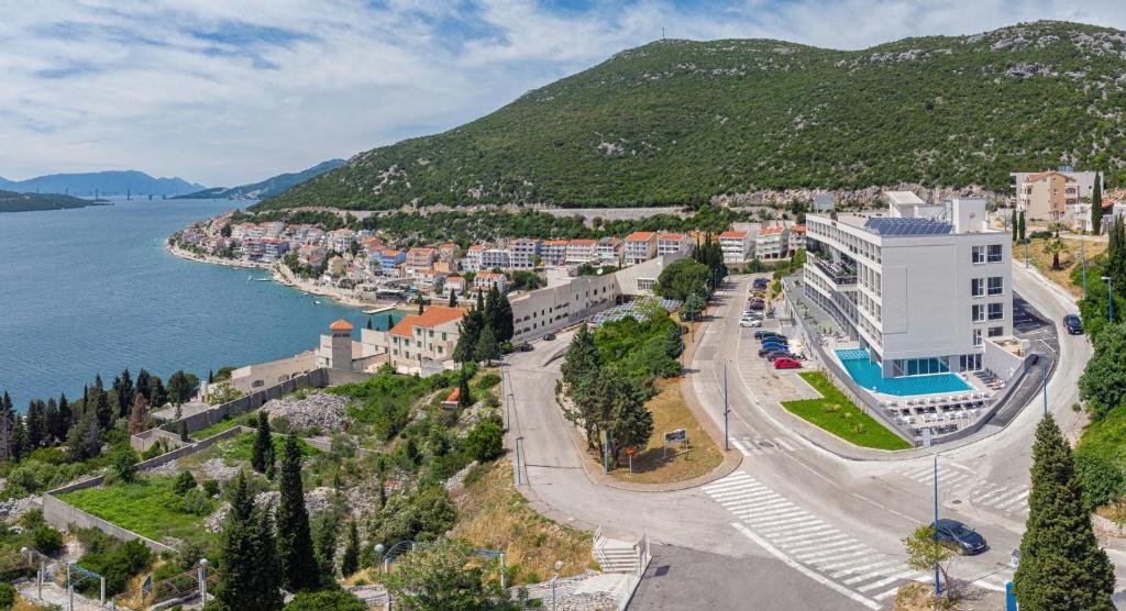 Uživajte u trodnevnom odmoru za dvoje u Neumu uz polupansionsku uslugu i boravak u moderno uređenim SUPERIOR sobama Marea Hotel & Spa 4*!