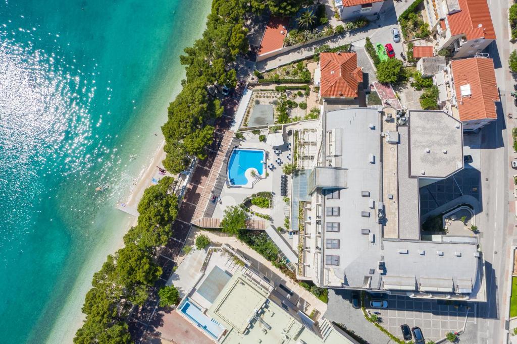 Hotel Park 4*, Makarska I Uživajte u vrhunskom luksuzu i potpunom miru uz nezaboravne trenutke na čarobnoj obali Jadranskog mora!
