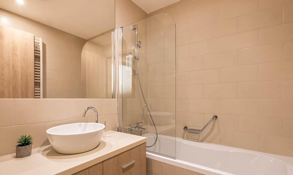 Mir, udobnost i mediteranska čarolija – Vaš odmor na Hvaru u Aminess Younique Senses Resort 4*, okružen prirodom, morem i borovom šumom!