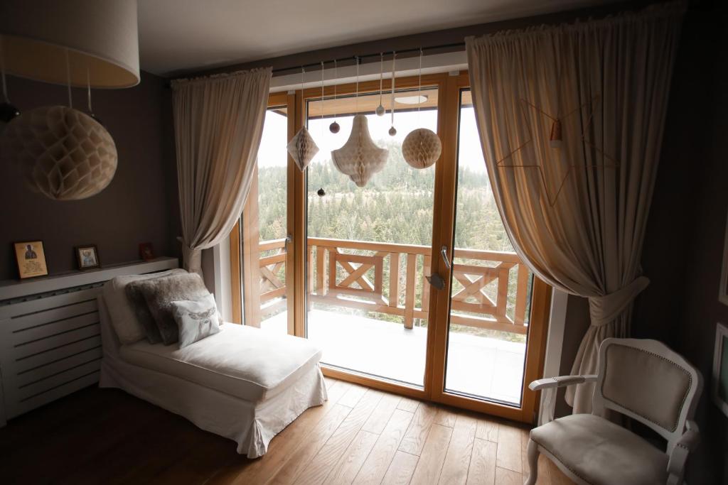 Otkrijte čari ljeta na planini kroz spoj prirodnog mira i vrhunskog Wellness & Spa opuštanja u Aparthotelu Vučko 4*, Jahorina!
