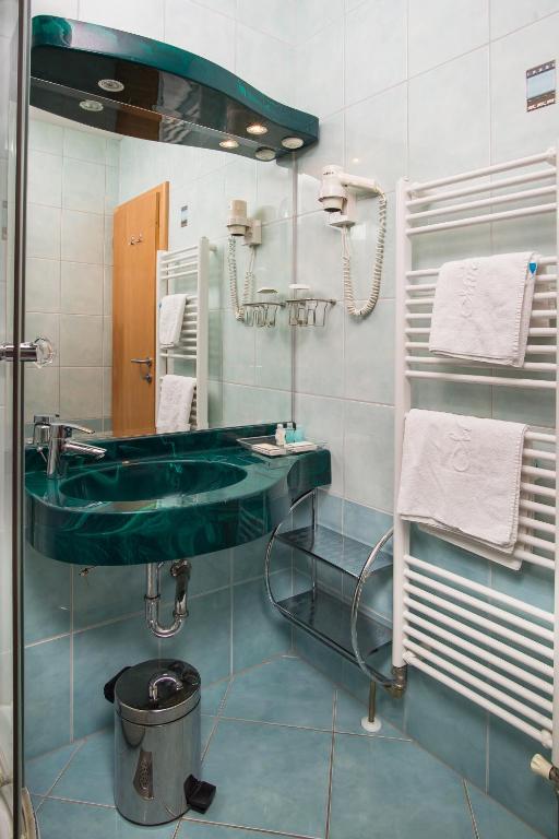 Vodice | Uživajte u trenucima odmora uz morski povjetarac i prijatan ambijent Hotela Miramare 4*, gdje svaki detalj doprinosi potpunoj relaksaciji!