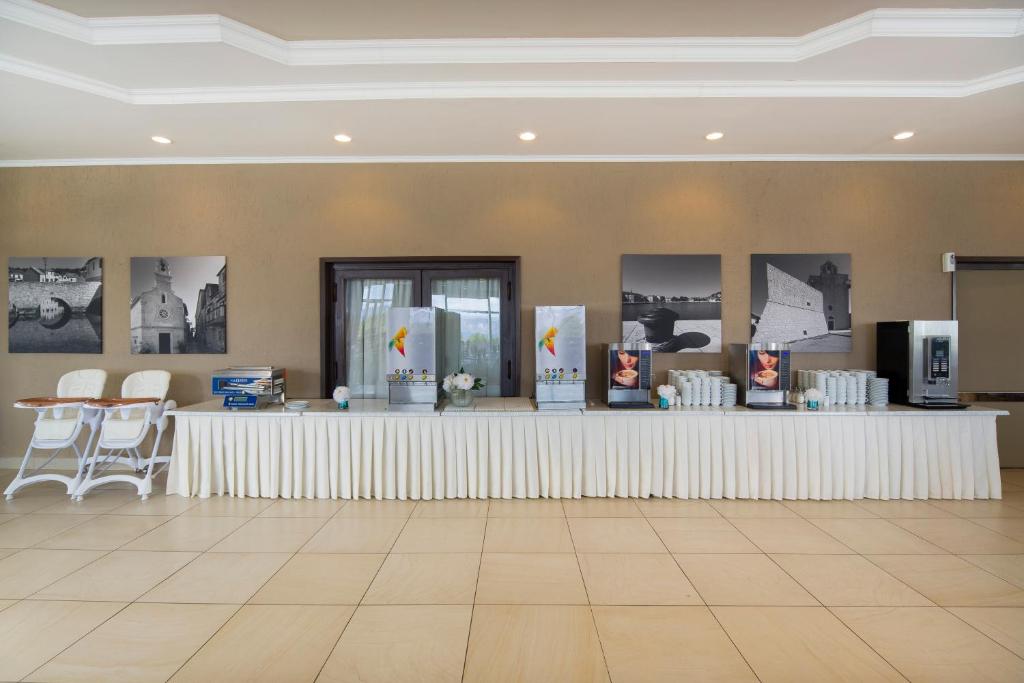 Hotel Hvar 4* – Idealno mjesto za opuštanje i uživanje u prirodnoj ljepoti Jelse s pogledom na more i vrhunskom uslugom za vaš savršeni odmor!