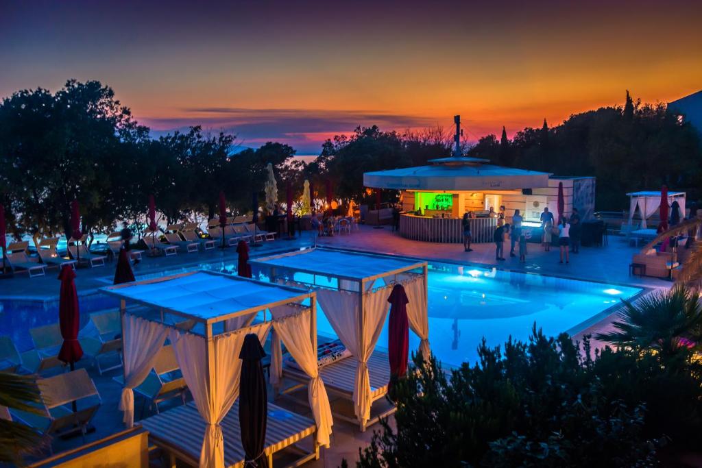 Otkrijte čari Paga | Uživajte u odmoru uz All Inclusive uslugu, moderan komfor i vrhunsku udobnost u Hotelu La Luna 4*!