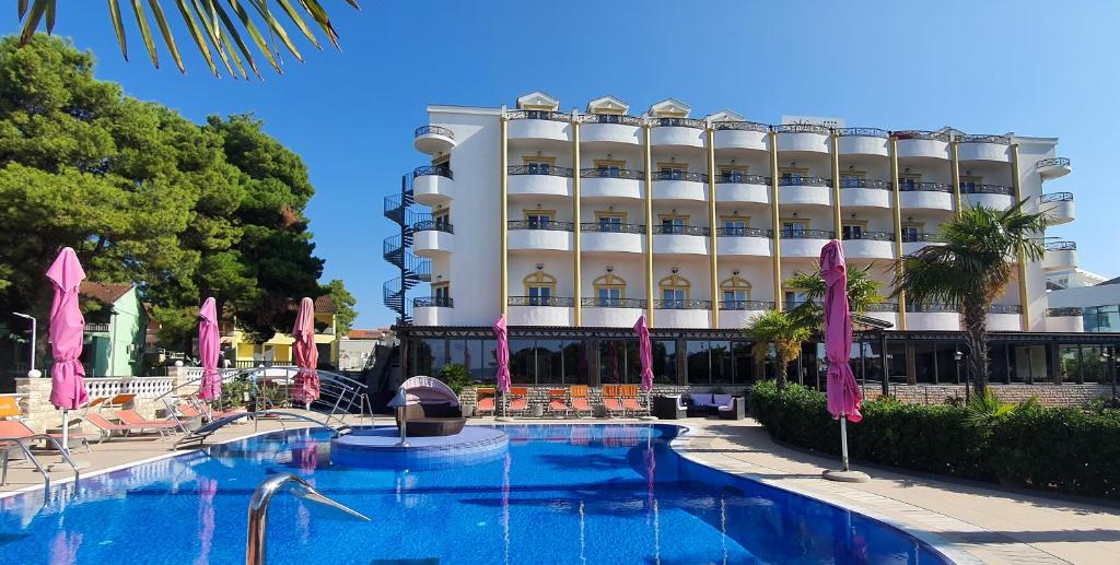 Hotel Miramare 4*, Vodice I Otkrijte mjesto gdje svaki dodir vjetra i miris mora stvaraju nezaboravne uspomene!