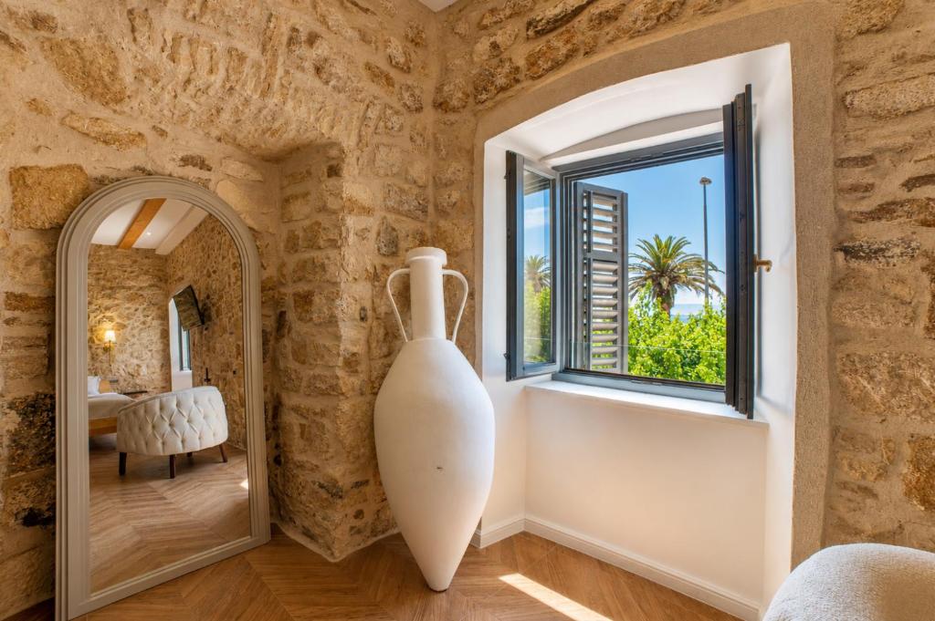 Spoj historije, elegancije i vrhunske udobnosti | Uživajte u odmoru uz more u Hotelu Heritage Casa Blanka 4* u Makarskoj!