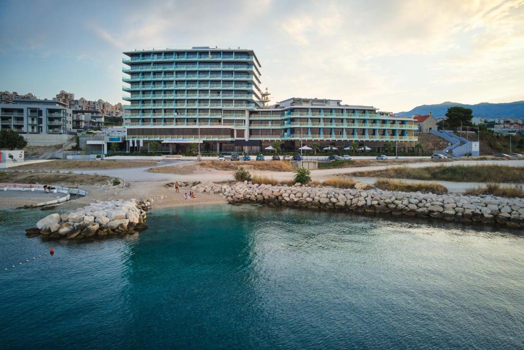 Otkrijte čari boravka u Hotelu Amphora 4*, gdje se elegancija, udobnost i mediteranski šarm spajaju u jedinstven doživljaj Splita!