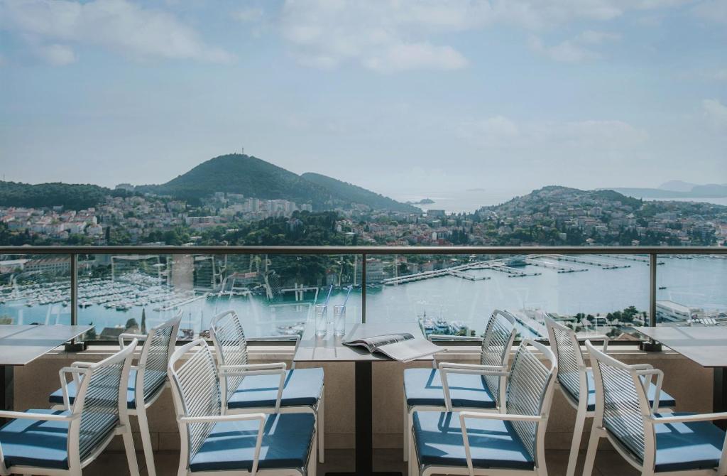 Doživite Dubrovnik na poseban način – upoznajte grad prepoznatljiv po bogatoj historiji i očaravajućoj arhitekturi te uživajte u odmoru u Hotelu Adria 4*!