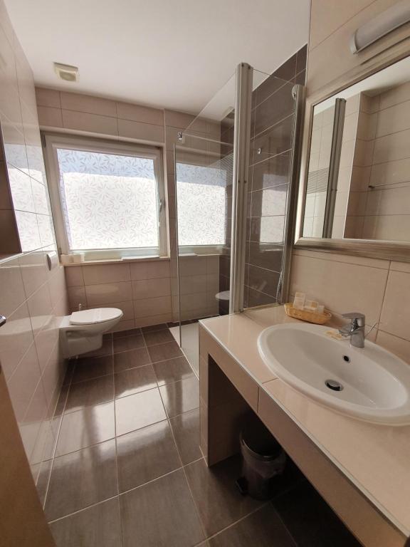 Doživite Hercegovinu na poseban način – uživajte u Wellness sadržajima, udobnom smještaju i gostoprimstvu Hotela Brotnjo 4*!