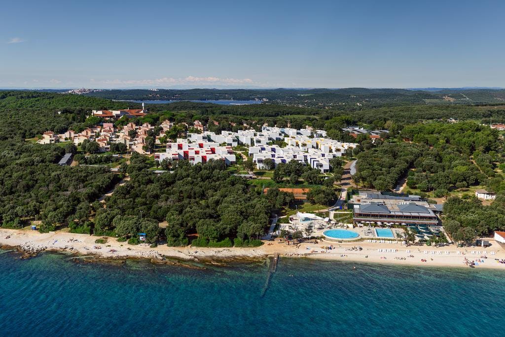 Turističko naselje Amarin 4* I  Uživajte u opuštajućem ljetnom odmoru uz predivan pogled na more i staru jezgru Rovinja!