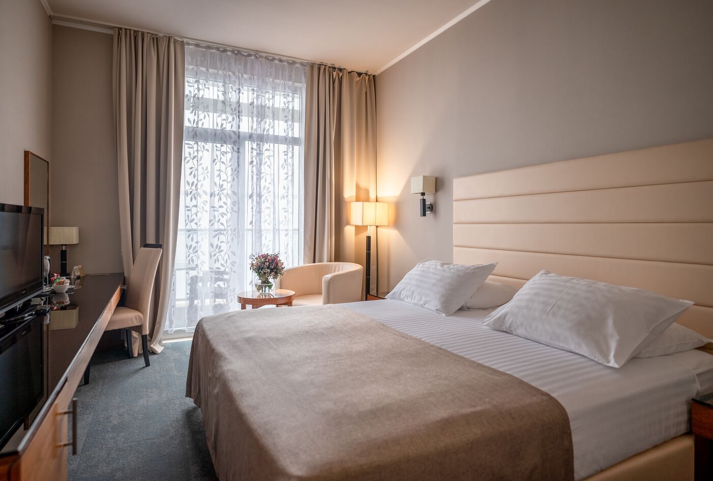 Doživite romantične trenutke u srcu Dubrovnika – prepustite se čarima Jadrana uz voljenu osobu i uživajte u udobnosti vrhunskog Hotela Lero 4*!