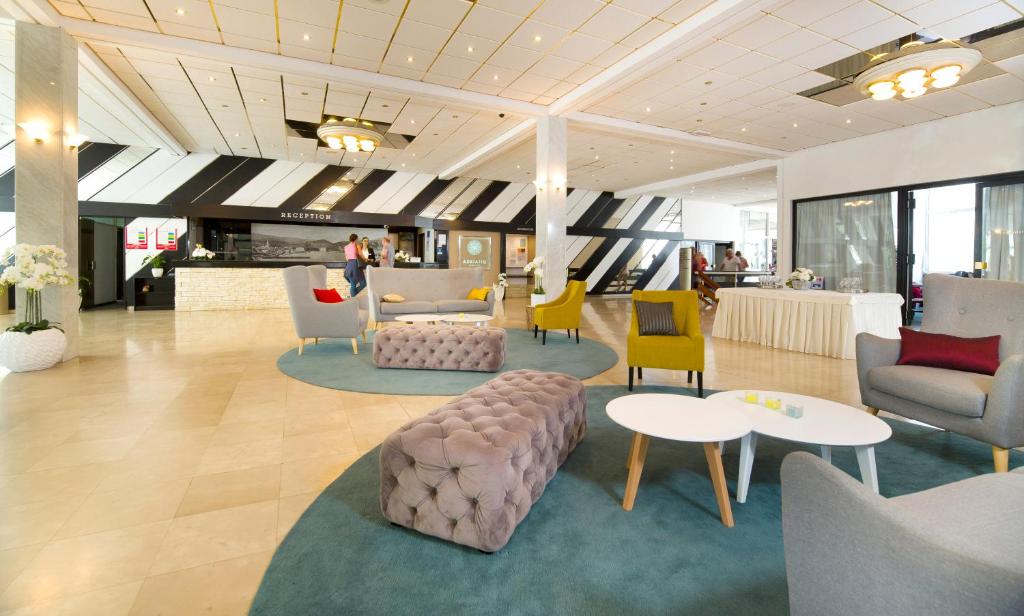 Hotel Hvar 3* I Doživite autentični mediteranski ugođaj u Jelsi gdje priroda i more pričaju svoju priču!