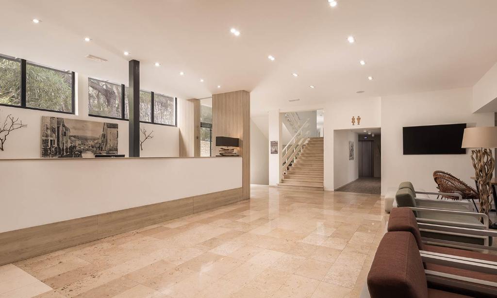 Vaš savršen odmor na Hvaru – uživajte u spoju netaknute prirode, mora i mirisa borove šume u Aminess Younique Senses Resortu 4*, idealnom mjestu za potpuni bijeg i opuštanje!