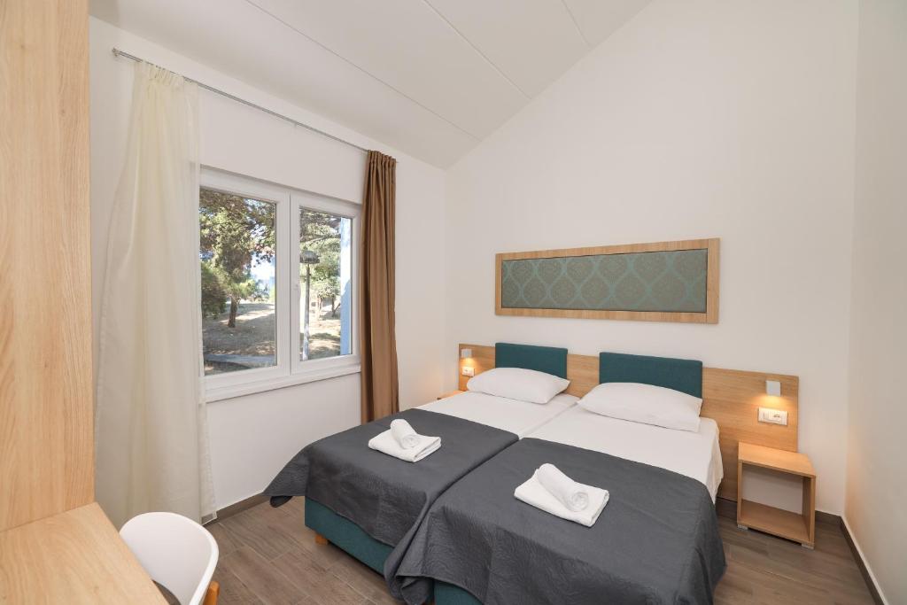 Uživajte u danima ispunjenim suncem, morem i mediteranskim šarmom u Apartmanima Medena 4* – mjestu gdje svaki trenutak postaje posebna uspomena!