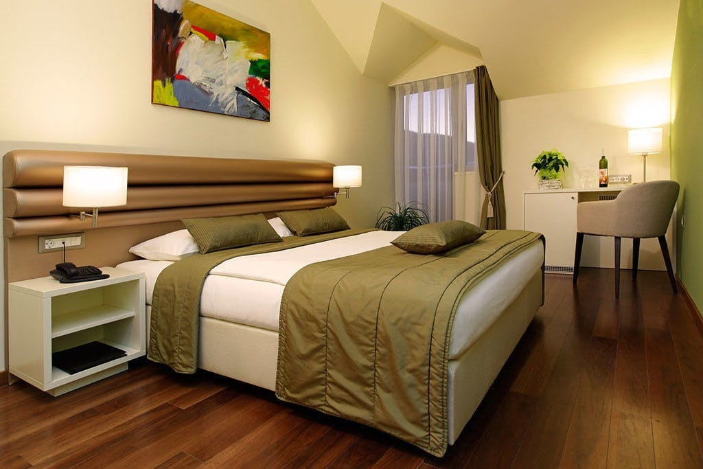 Otkrijte ljepote čarobne Korčule i uživajte u spoju mediteranskog šarma, kristalno čistog mora i vrhunske udobnosti u Hotelu Korkyra 4*!